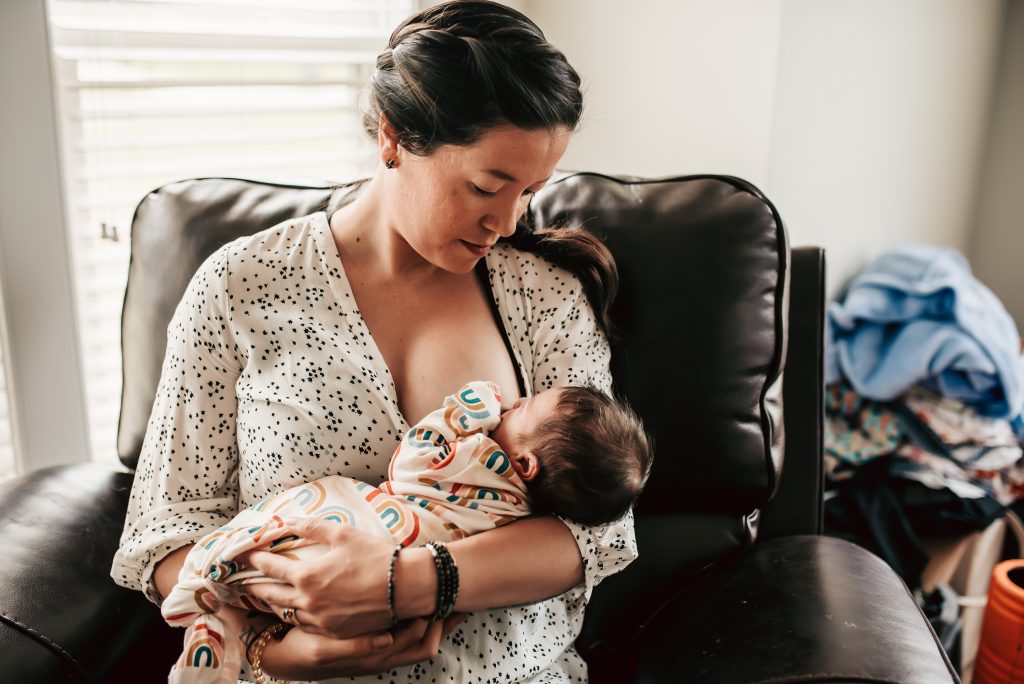 newborn, Postpartum Breastfeeding